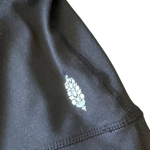 Free People Movement Black Long Sleeve Hooded Athletic Top size medium - Picture 2 of 7